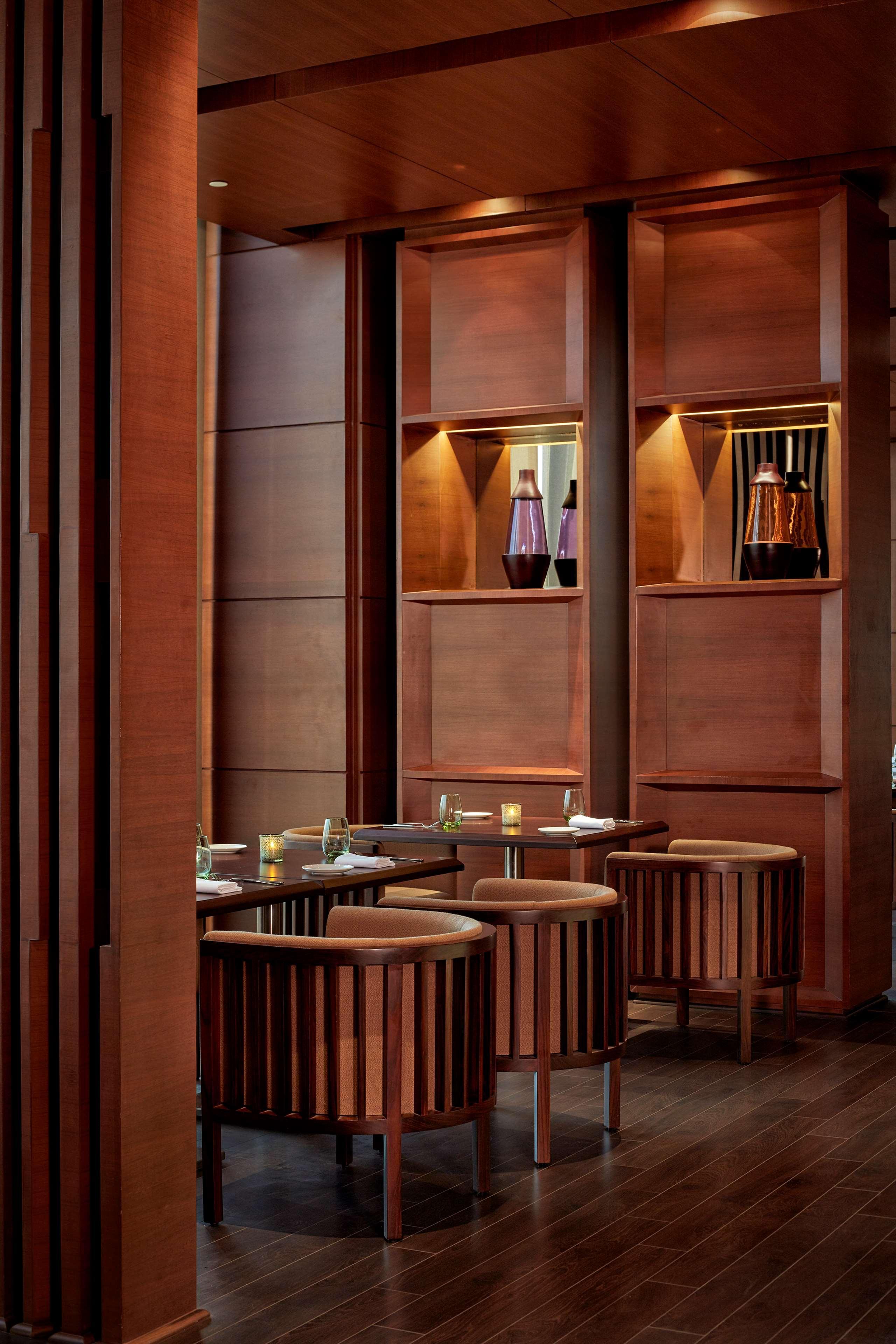 Hyatt Regency Chandīgarh Dış mekan fotoğraf The bar at the restaurant