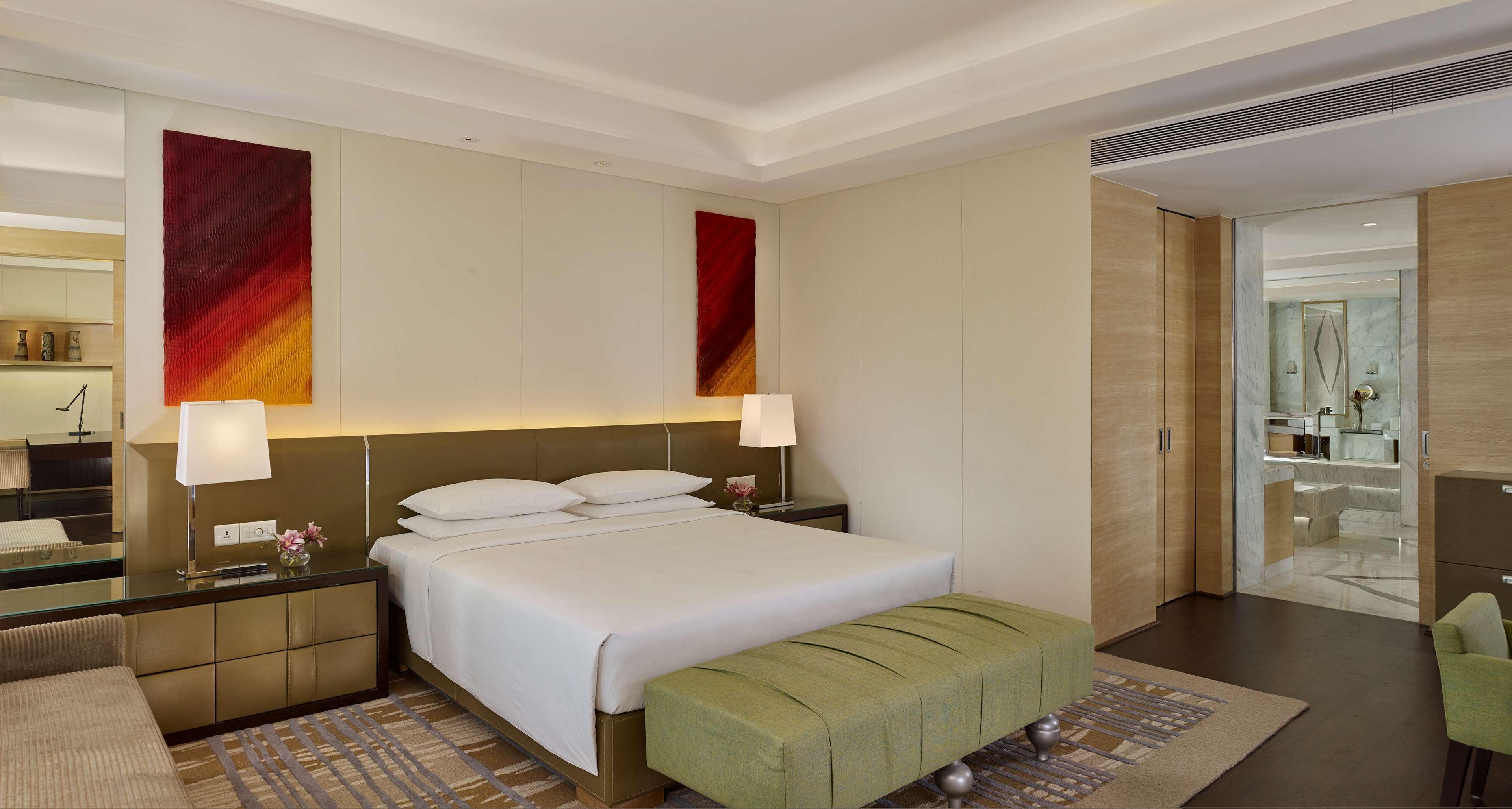 Hyatt Regency Chandīgarh Dış mekan fotoğraf A bedroom at the Taj Bengal
