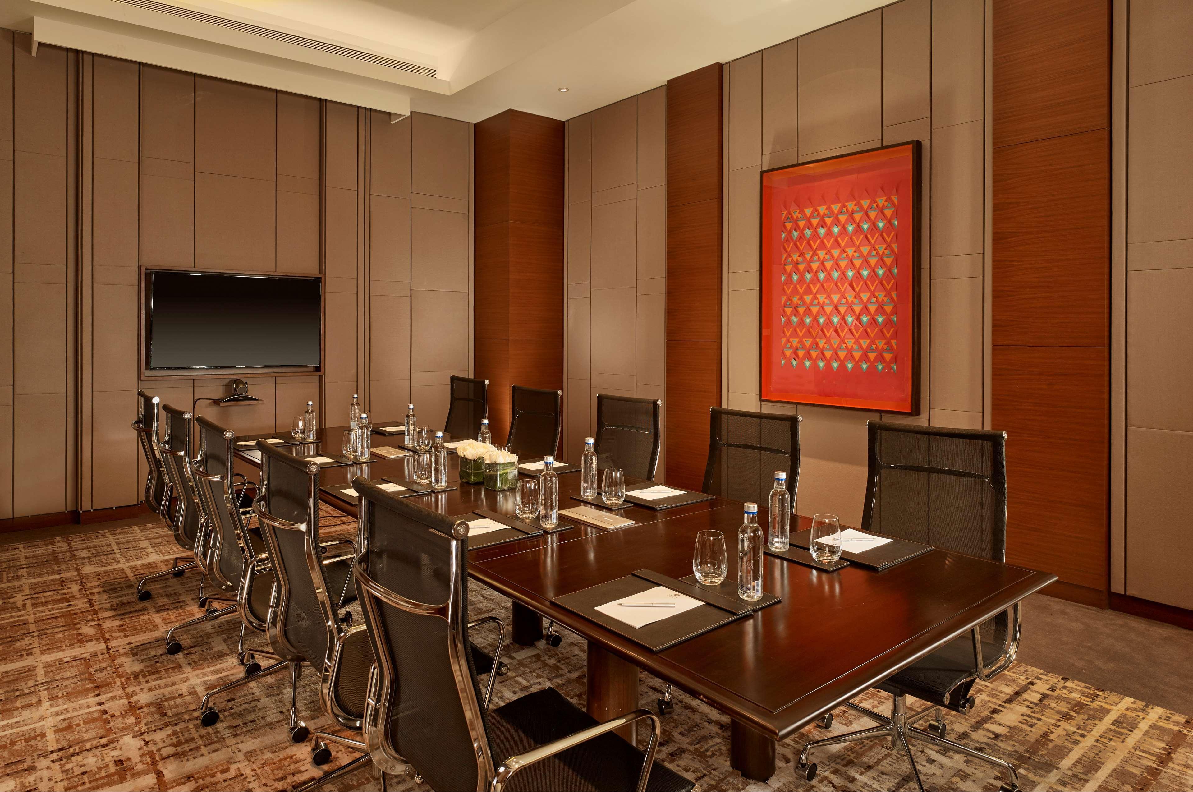 Hyatt Regency Chandīgarh Dış mekan fotoğraf A boardroom at the Taj Mahal Palace, Mumbai, India
