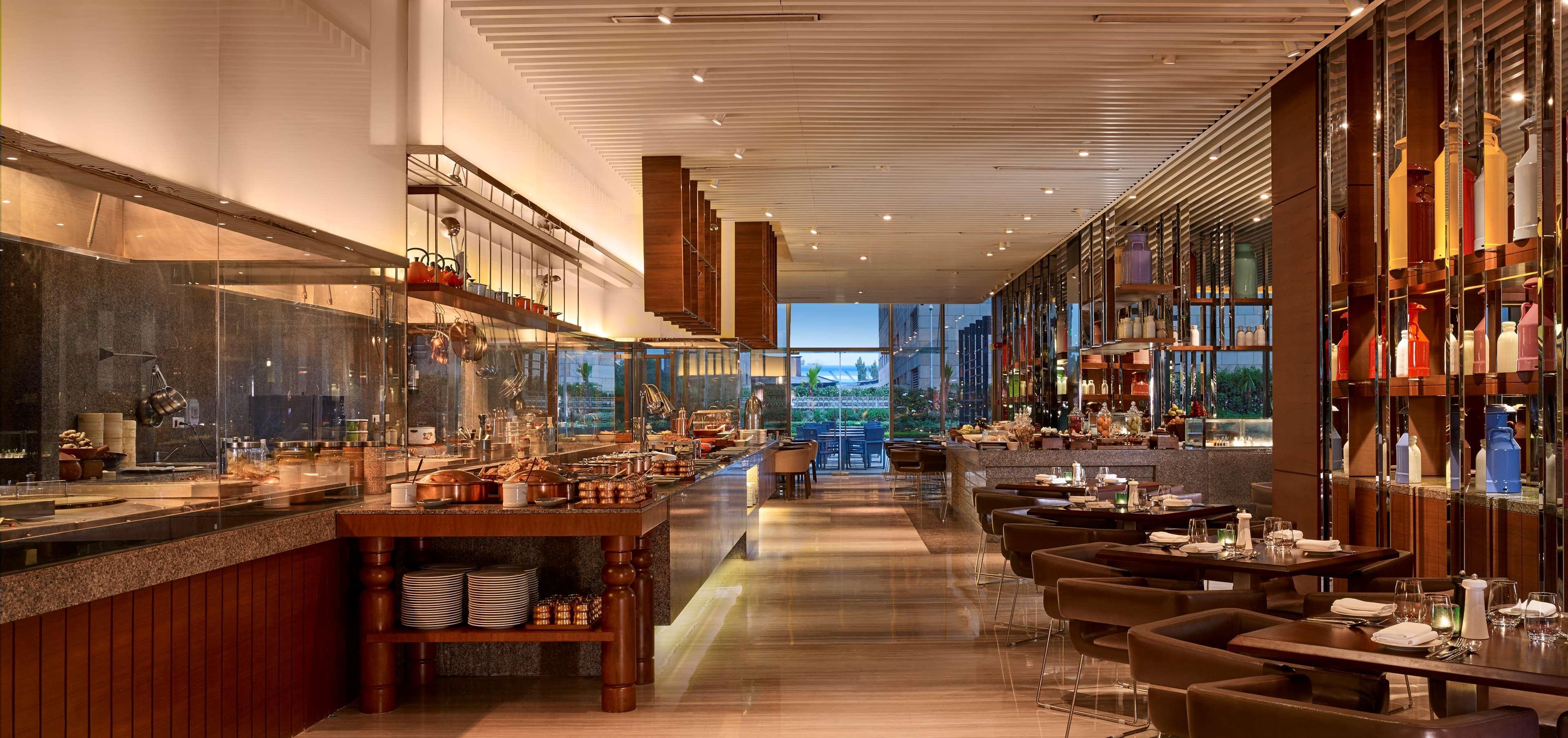 Hyatt Regency Chandīgarh Dış mekan fotoğraf The restaurant