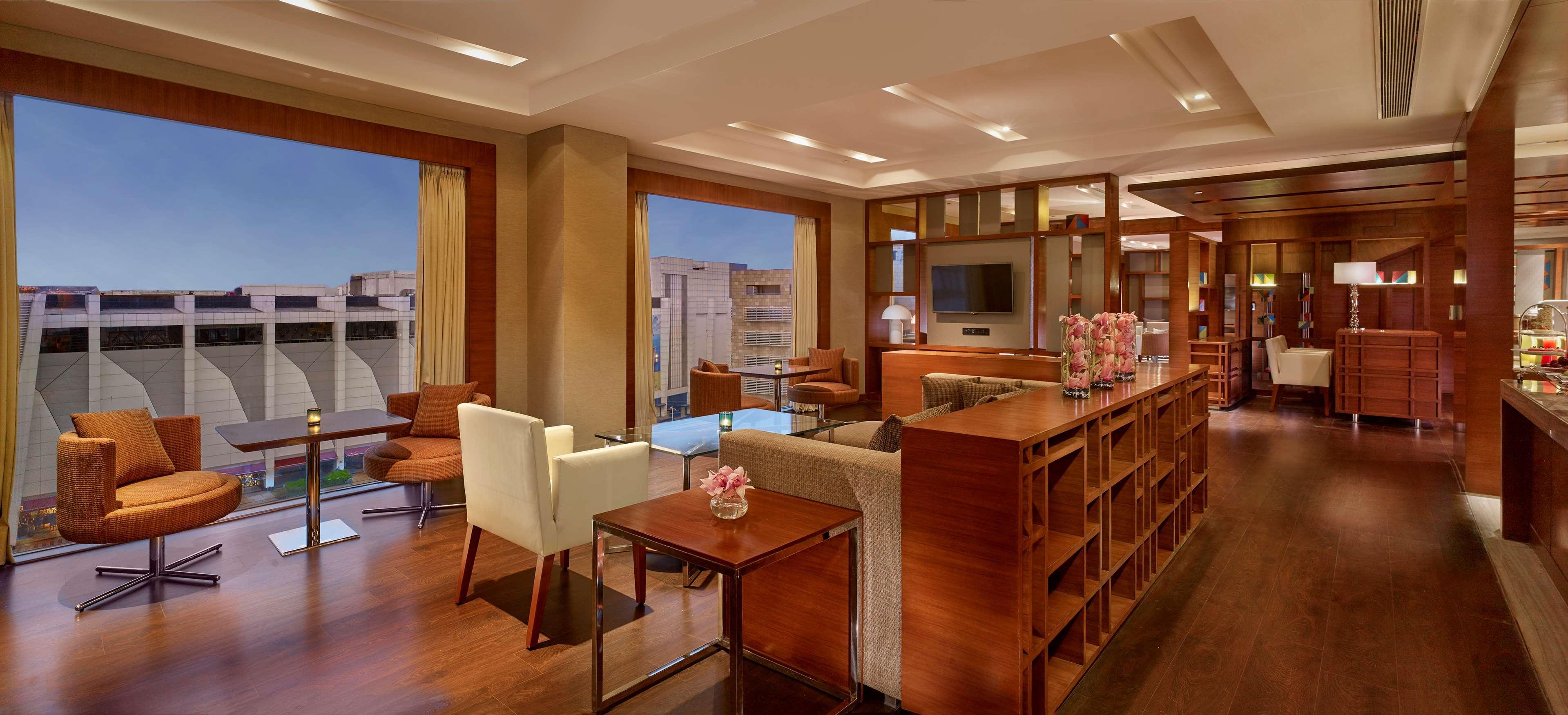 Hyatt Regency Chandīgarh Dış mekan fotoğraf Club Lounge at the hotel