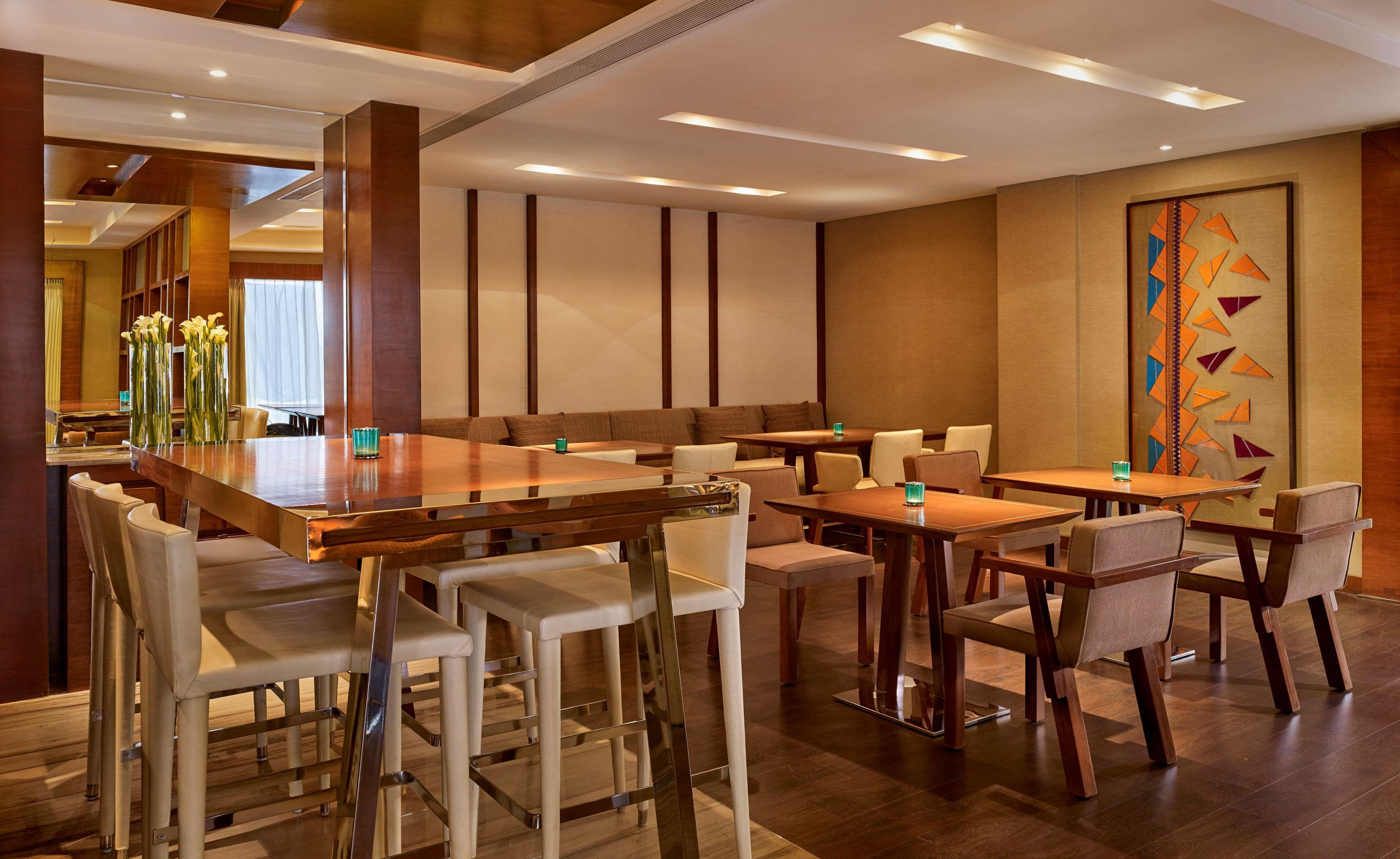 Hyatt Regency Chandīgarh Dış mekan fotoğraf The lounge at the airport